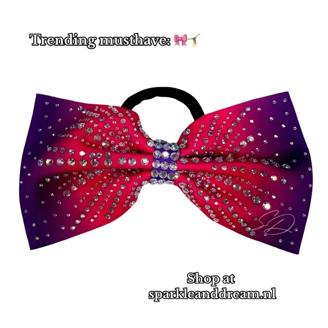 Heb jij onze haarstrikken al gespot?🤩 Shop ze nu op www.sparkleanddream.nl✨ #bow #sparkleanddream #leotard #gymnastics 