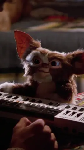 Gizmo Sings Gremlins #movie #movieclips 