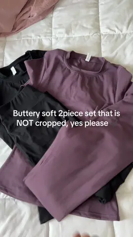 Im actually so surpised hy how soft this material was and feels so comfortable on the skin, who wants a try on 🙋🏽‍♀️ #2pieceset #athleisurewear #wfhoutfit #butterysoftleggings #loungewear #leggings #leggingsoftiktok #dayinthelife #workoutroutine #workoutfit 