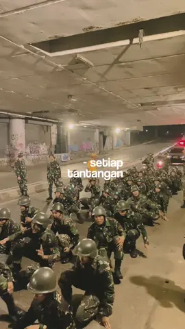 Kekuatan seorang Prajurit tidak lahir dengan kesenangan, melainkan melalui penderitaan yang panjang 🔥 #CapCut #JelajahLiburan #fyp #fypシ゚viral #yonbekang3 #menyalaabangkuh🔥 #ilmupadi🌾 #tniindonesia🇮🇩 #satgastni #tni #katakatatni #katakatabijak #pratalaratayudha #katakatacasis #casistni 