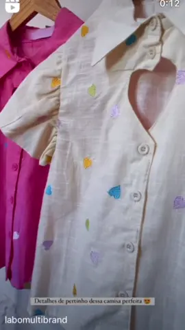 Camisa Alice é puro charme!  Com corações bordados a mão e recorde no busto, é uma peça que realça qualquel look. 💛💚🩷 #vypシ #explore #bordados #look #moda #look #viralvideo #coleccion #tendencia #lojaonline #envios #vaiprofycaramba 