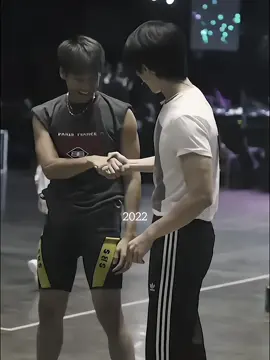 Они всегда поддерживают друг друга #kinnporschetheseries #mileapo #milephakphum #aponattawin #ship_ship_bl 