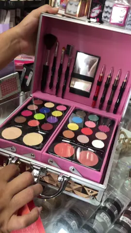 Maleta de maquiagem que é sucesso! #maquiagem #maletademaquiagem #makeup #kitdemaquiagem #lojademaquiagem #loja #viral #saojoao #amor 