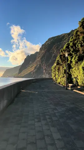 📍Jardim do Mar Promenade, Madeira, Portugal 🇵🇹  Would you like to take a walk here, listening to the tranquil waves and enjoying the evening Golden Hour? 👉🏼 Save it and share with friends for your future Madeira trip 😉 🎬 And don’t miss my YouTube episode about this beautiful area: “Town on the Atlantic Edge” 🔗 Link in bio 👆🏻 #JardimDoMar #MadeiraIsland #VisitMadeira #PortugalLovers #TravelPortugal #AtlanticCoast #GoldenHourLight #SeasideWalk #TranquilMoments #BeautifulDestinations #TravelInspirations #PortugalLovers #Wanderluster #ScenicViews #YouTubeTravel #goldenhues #eveningwalks 