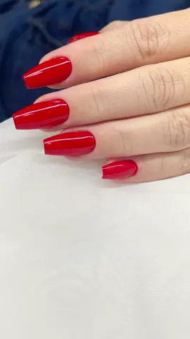 Porque um clássico vermelho numca sai de moda ❤️✨ #nails #unhasvermelhas #classic 