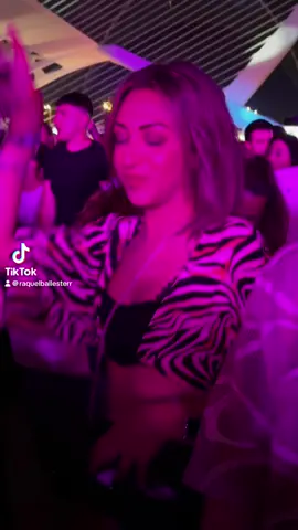 Buenas vibrassss pa este veranito 👏🏻🫶🏻🎉✌🏻🌞👙 🍻 #Summer #summervibes #summer2024 #festival #ilovereggaeton 