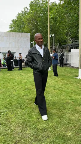 #didierdrogba allo show #louisvuitton 