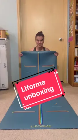 Have you seen a more beautiful mat? @Liforme 😮‍💨🔥 and 100% unaffiliated with them.  #yoga #yogi #unboxing #liforme #yogamat #rainbow #Pride #fyp 