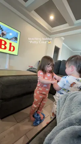 i love seeing them grow and learn together🥹🫶🏽🍰   #pattycakeorpatacake #toddlers #twins #momlife #playtogether 