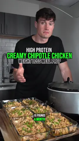 Creamy chipotle chicken pasta✅ Enjoy the recipe!⬇️ ▪️2 bell peppers ▪️1 yellow onion ▪️2 lbs chicken  ▪️1 can of chipotle peppers in adobo ▪️4 cups cottage cheese  ▪️1 cup cheese  ▪️2 squeezed limes  ▪️1 box protein pasta ▪️1 container baby spinach  ▪️ 1 meal prep container is 614 calories with 62 grams of protein #weightloss #weightlosstips #nutrition #health #mealprep #diet #food #fatloss #lowcalorie #lowcal #health #muscledummies #life #reelsofinstagram#reels #life #health #instareels #reelsofinstagram #fyp #totalweightloss 