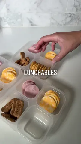 Packing some Lunchables for the week 😋🍇🍎 #asmr #mealprep #lunchable #lunchbox #kidfoodideas #Summer #snack #snackbox 