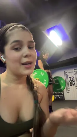 Yo apoyando a mis amigas 😂 #gym #GymTok  #gymsis #gympartner 