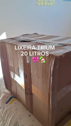 A lixeira perfeita existe! Escolhemos o modelo TRIUM da marca @Ou Oficial tanto para a cozinha quanto para os banheiros (falta comprarmos a do banheiro social ainda por  motivos de $$$).  Fala que ela não é linda! 🥰🫶