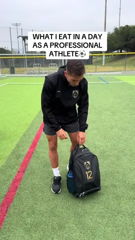 What i eat in a day as a professional athlete #nutrition #diet #athletes #professional #soccertiktok 