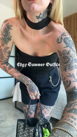 Edgy summer outfit 🖤 alt fashion can be clean & comfy! #outfitinspiration #alttiktok #altfashion #edgy #alternativefashion #grungeaesthetic #grungefashion #girlswithtattoos #gothfashion #summergoth #OOTD 