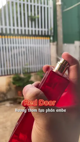 Red Door tông mùi hoa lan, phấn embe, ngọt... lưu hương cực lâu #nuochoa #nuochoanu #nuochoachinhhang #elizabethreddoor #nuochoamuiphanembe #fyp #reviewnuochoa 