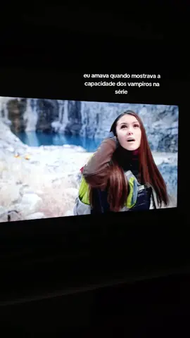 a cena em si já mostra que os vampiros de tvd tem a pele muito dura e forte, gostaria que tivesse tido bem mais essa representação (Elena serviu muito aqui  #tvd #thevampirediaries #fypシ #viral 