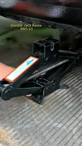 #wrench lt’s too much triuble to change the tire when the car breaks down? You can try this ratchet wrench.Women can easily screw up the jack with with it,which is both positive and negative,saving worry and effort.#goodth #car #wrench 