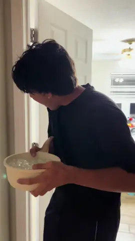 prank gone wrong 🙀 #fyp #prank #prankgonewrong #banana #fypage #als #icecream @Ismael🤍 @Aleck Gonzalez 