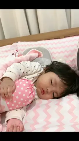 👱: sek ta ma wes ga iso melek lo iki  👩🏻: Cun ayo mancing..yowes tak tinggal mancing karo bapak ya#fypage #lewatbranda #dennycaknan #fypシ゚viral #bellabonita #dekcunda #cunda #cundamani 