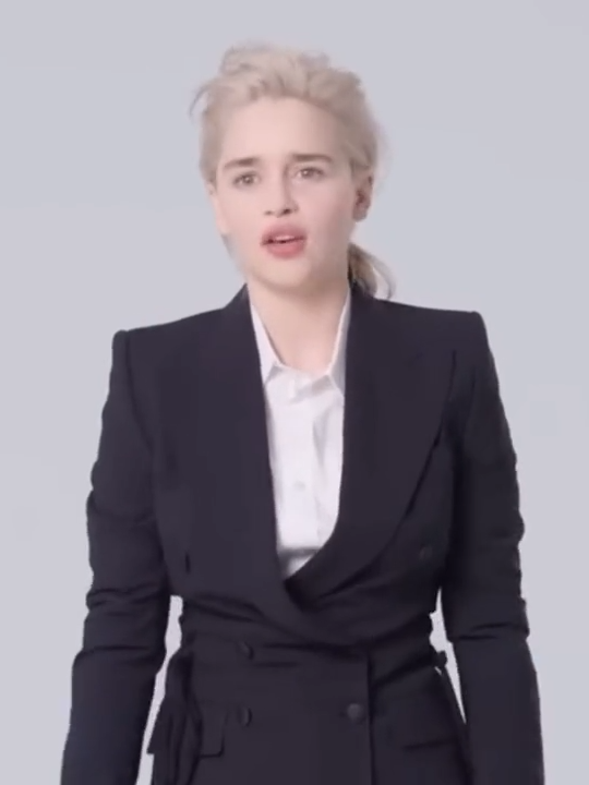 Emilia Clarke sings #gameofthrones #emiliaclarkeedit  #Emilia  #gameofthronestiktok  #fun  #targaryen  #motherofdragons  #moviescene