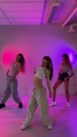 Commercial Classes for beginners 💅🏼  BIG DIFFERENCE - Nicki Minaj choreo by @annas.dance  #bigdifference #nickiminaj #choreo #fyp #dancer #commercial #danceclass 