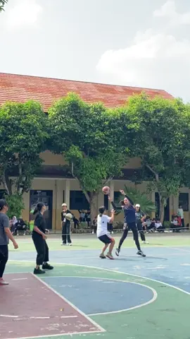 basket jadi jadian🤌🏻 #basketball #voli #classmeeting #sekolah 
