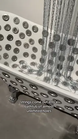 On view in the showroom of KÖNIG GALERIE: A surrealist bathroom by Joana Vasconcelos! #KönigGalerie #Kunst #Art #contemporaryart #joanavasconcelos #joanavasconcelosatelier 