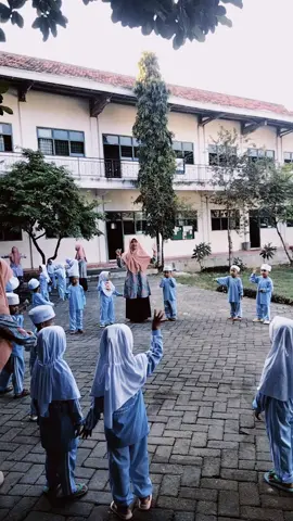 olahraga bersama teman-teman 🤸 #CapCut #olahraga #bersamasama 