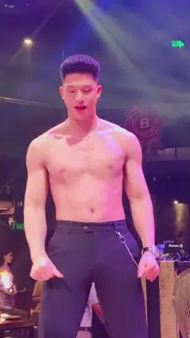 Ai mê zai vô đây nào. - Tiến Dũng #hanoinews #hanoifood #ănngon #nhậusươngsương #deptrai #vudoanangel #dance #hanoi #thơitrangnam #quần 