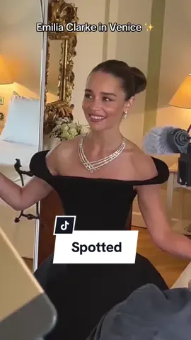 Emilia wore Le Silla’s IVY pumps at the Chaumet event in Venice #lesilla #emiliaclarke #venice #lesillashoes #luxuryshoes #shoeobsession #celebritytiktok #celebstyle #fashiontiktok #2024fashion #fashiontok 