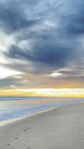 boleh pinjam quotesnya? #sunsetbeach #laguarab 