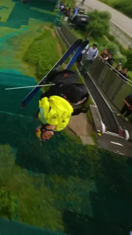 Ingen nöd efter snö 🤝 @Jesper Tjäder #redbullsweden #skiing #skitok #summerskiing #wintersports 