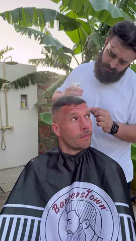 Bazen hızlı çözüm bulursun 😳💈 @Lukas Podolski 🤩 #podolski #gazver #barberstown #barberstowntv #teambarberstown