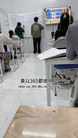 Ở nơi nào đó luôn có những con người miệt mài cố gắng💪 #cogang #hoctiengtrung #hoctap 