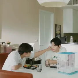 cepet pacaran ga🫵🏻#marcpoon #weareseries #marcpahun #poonmitpakdee 