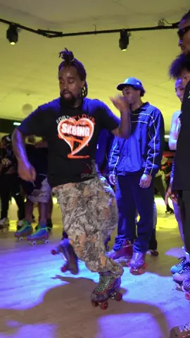 #fyp #viral #rollerskates #rollerskateprogress #rollerskatejourney #rollerskater #rollerskaters #practice #rollerrink #rollerskates #backwardsskating