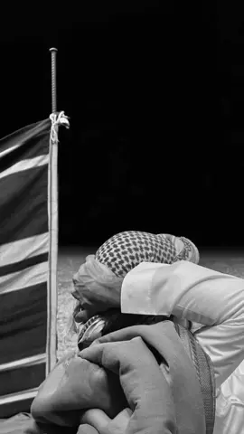 ولا خذا الا غترته يوميّ طرفهّا .