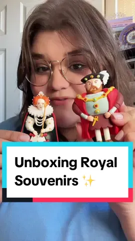 Unboxing some #royal goodies from @collectablecities today! ✨ Super adorable and the perfect #London souvenirs 💂🏻‍♀️ #royalhistory #britishroyals #royalfamily #britishroyalfamily #toweroflondon #buckinghampalace #queenelizabeth #henryviii #royaltea #royalty #royalexpert #royals 