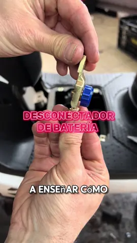 🪫DESCONECTADOR DE BATERÍA🪫  - En este caso, montamos un desconectador batería en una Scooter. - Normalmente se montan en motos que van a pasar un largo periodo paradas y así salvar la batería de que se sulfate o una descarga prematura. - Pero a veces también nos puede ayudar para solucionar un problema de una fuga de corriente, donde el cliente se quedaría sin batería de un día para otro. - Compártelo 🚀 con quien montar un desconectador y guárdalo💾 para cuando lo quieras hacer tú. - #moto #motos #motor #scooter #sym #bateria #batería #desconectadordebateria #motoscasals #girona #barcelona #tip #tips #hack #tutorial 