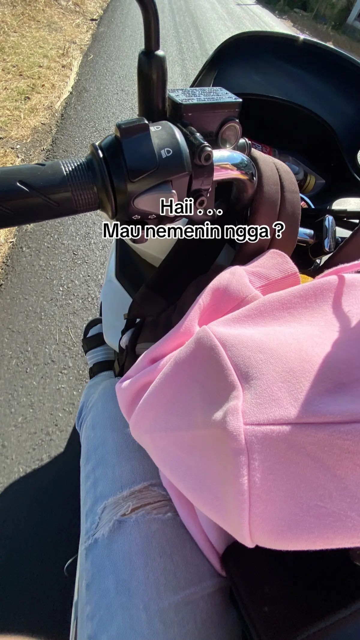 kebaikan tidak dibalas dengan sebuah kebaikan pula. Ketika kita menganggap hal itu sebuah keharusan, ternyata di orang lain hanyalah angin berlalu. Membela seseorang juga tidak menjamin dia ikut membela kita 🙃 #fyp #storytime 