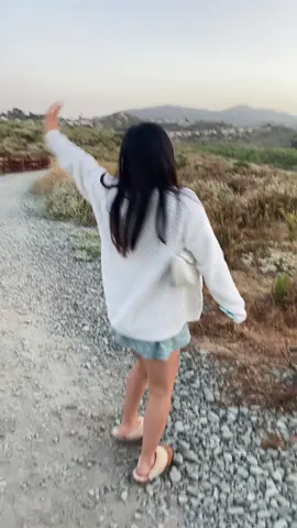 called me up to go for a hike then pulls up in a dress and slippers 😭❤️@emilyyyhu #fitcheck #hike #princess 