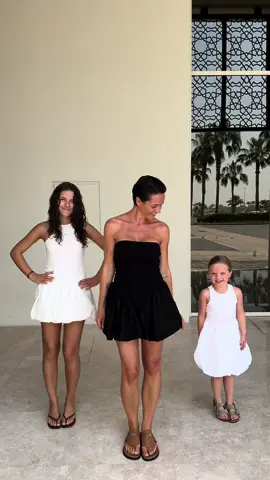 Matching with the girls @loladorn  🖤🤍 #lookdujour #tiktokfamily #outfitcheck #MomsofTikTok #matchingoutfits 