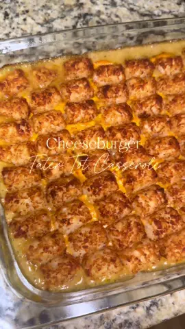 Cheeseburger tater tot casserole🍔😋 #DinnerIdeas #dinner #EasyRecipe #Recipe #foryou #casserole #tatertotcasserole 
