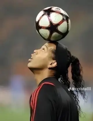 #ronaldinho #ibrahimovic  #futbol #cracks #fyp #quecosa dando todo en el tercer tiempo 😇😅😂😂