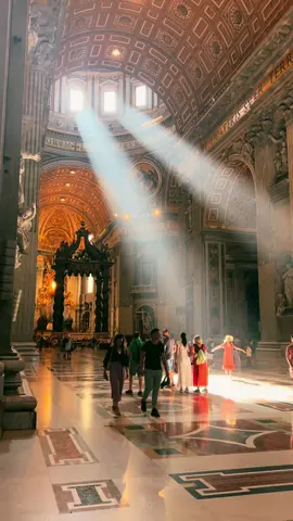 Sunlight illuminating the Sistine Chapel- truly a heavenly experience 🌞✨ #SistineChapel #Italy #Travel #traveltiktok #travellife #fyp #foryou #foryoupage #viral #vatican #thingstodoinitaly  #creatorsearchinsights 