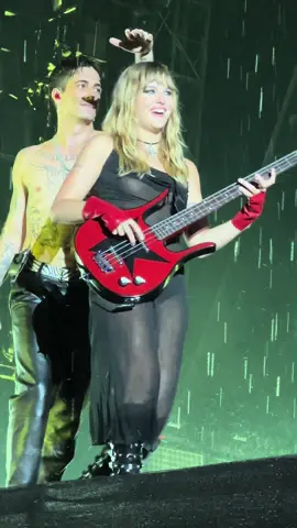 So excited for pinkpop 🤩 who is going!! @Måneskin @Victoria De Angelis #victoriadeangelis #vicdeangelis #victoria #vic #damianodavid #damiano #thomasraggi #thomas #ethantorchio #ethan #må #måneskin #maneskin #fyp #fy #foryoupage #festival #festivals #concert #concerts 