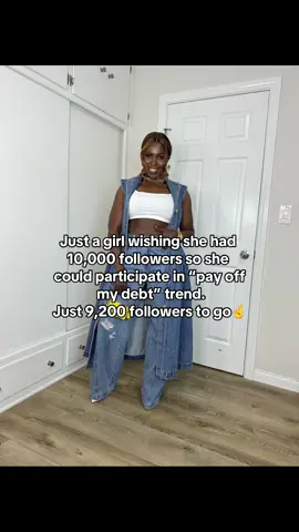 Just a fashion girl wishing she has 10,000 followers so she could participate in “pay off my debt” trend. Just 9,200 followers to go🤞🤞🤞 #payoffdebt #fashiongirl #fashiongirlies #10kfollowers😭😭😭😭 