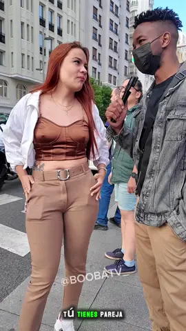 Tiene tres novios jaja 