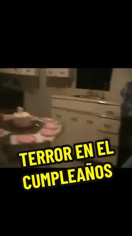 Está fiesta de cumpleaños se volvió en un evento Paranormal cuando diferentes cosas empiezan a moverse como si tuvieran vida propia.  Será esto algo real? #paranormal #fantasma #horror #terrorifico #miedo #trendingvideo #Terror #trend #videoviral #horrorstory #fantasmas #horrortok #espanto #trending #Viral #eljuliolopez #viral 
